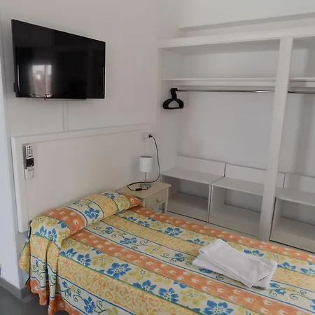 Hotel Maruja *